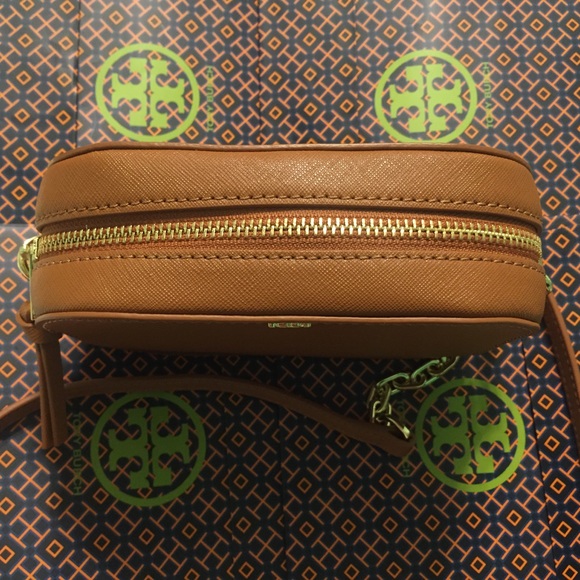 tory burch // robinson round leather camera bag - Picture 6 of 8